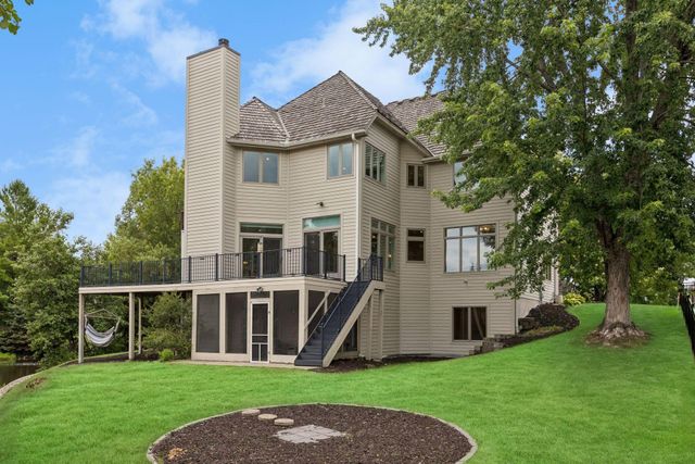16905 45th Avenue N, Plymouth, MN 55446