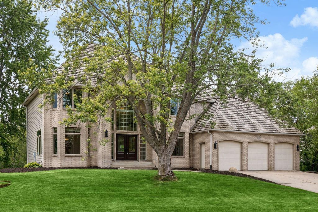 16905 45th Avenue N, Plymouth, MN 55446