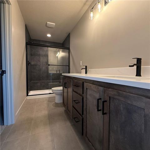 2112 SE Oak Ridge Drive, Oak Grove, MO 64075