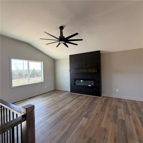 2112 SE Oak Ridge Drive, Oak Grove, MO 64075