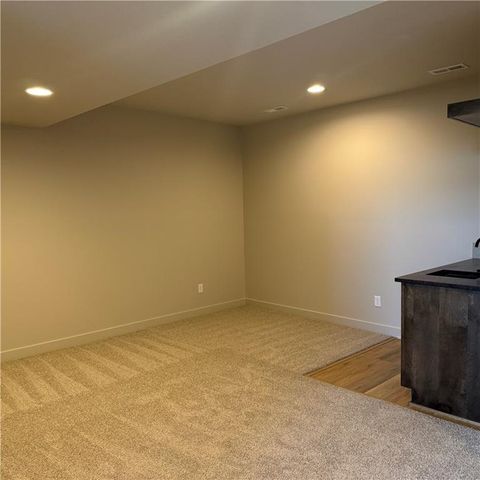 2112 SE Oak Ridge Drive, Oak Grove, MO 64075