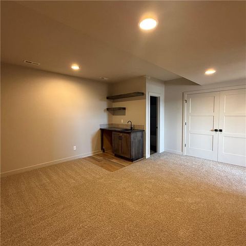 2112 SE Oak Ridge Drive, Oak Grove, MO 64075