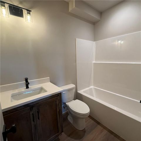 2112 SE Oak Ridge Drive, Oak Grove, MO 64075