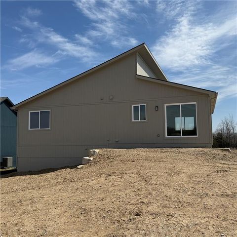 2112 SE Oak Ridge Drive, Oak Grove, MO 64075