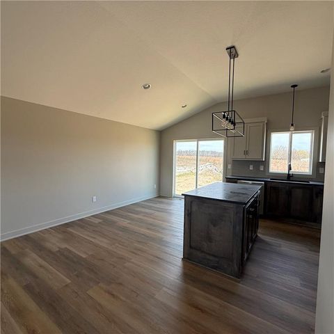 2112 SE Oak Ridge Drive, Oak Grove, MO 64075