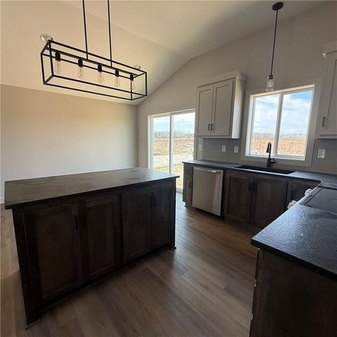 2112 SE Oak Ridge Drive, Oak Grove, MO 64075
