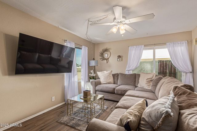 7775 W GLENN Drive 1, Glendale, AZ 85303