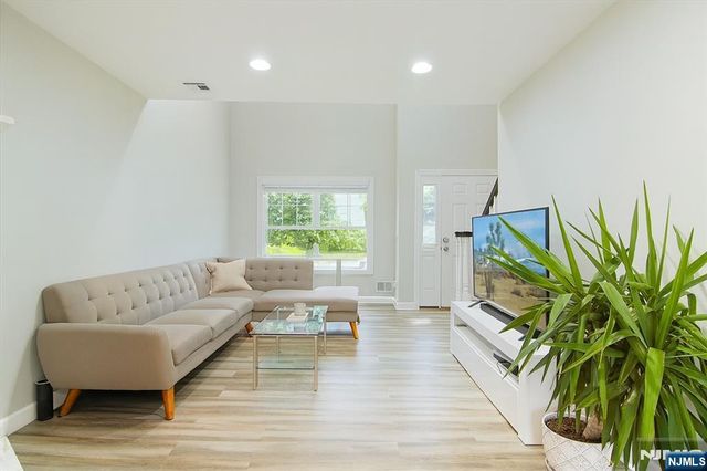 471 N Midland Avenue 10, Saddle Brook, NJ 07663