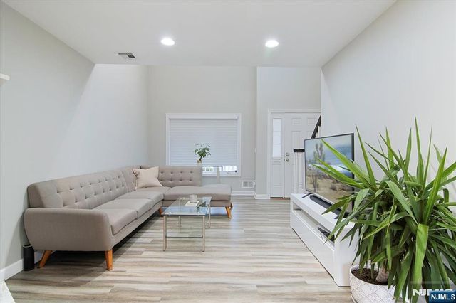 471 N Midland Avenue 10, Saddle Brook, NJ 07663