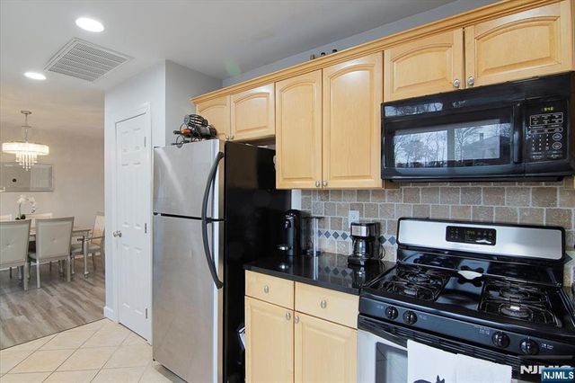 471 N Midland Avenue 10, Saddle Brook, NJ 07663