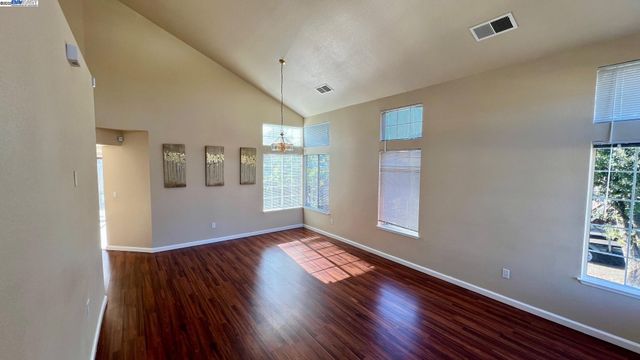 5112 Longdale Ct, Antioch, CA 94531
