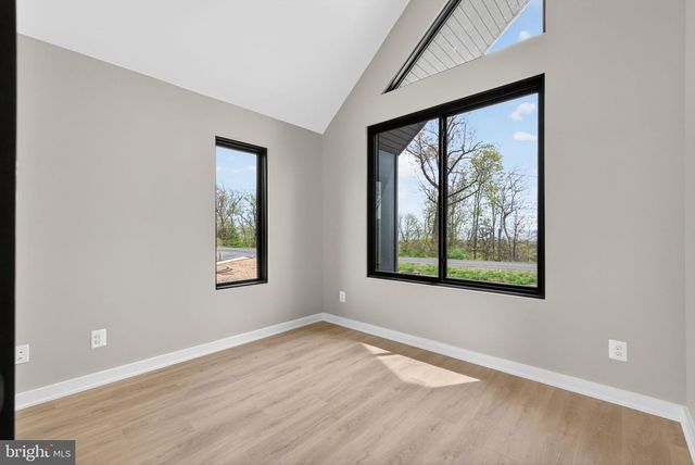 4075 SUPINLICK RIDGE RD, Mount Jackson, VA 22842
