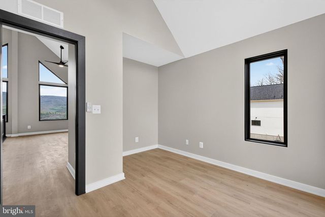 4075 SUPINLICK RIDGE RD, Mount Jackson, VA 22842