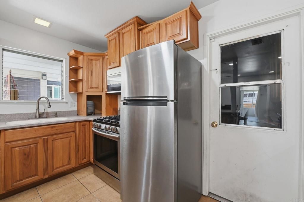 Image 10 of property listing at 656 Parker Street, Oceanside, CA 92057