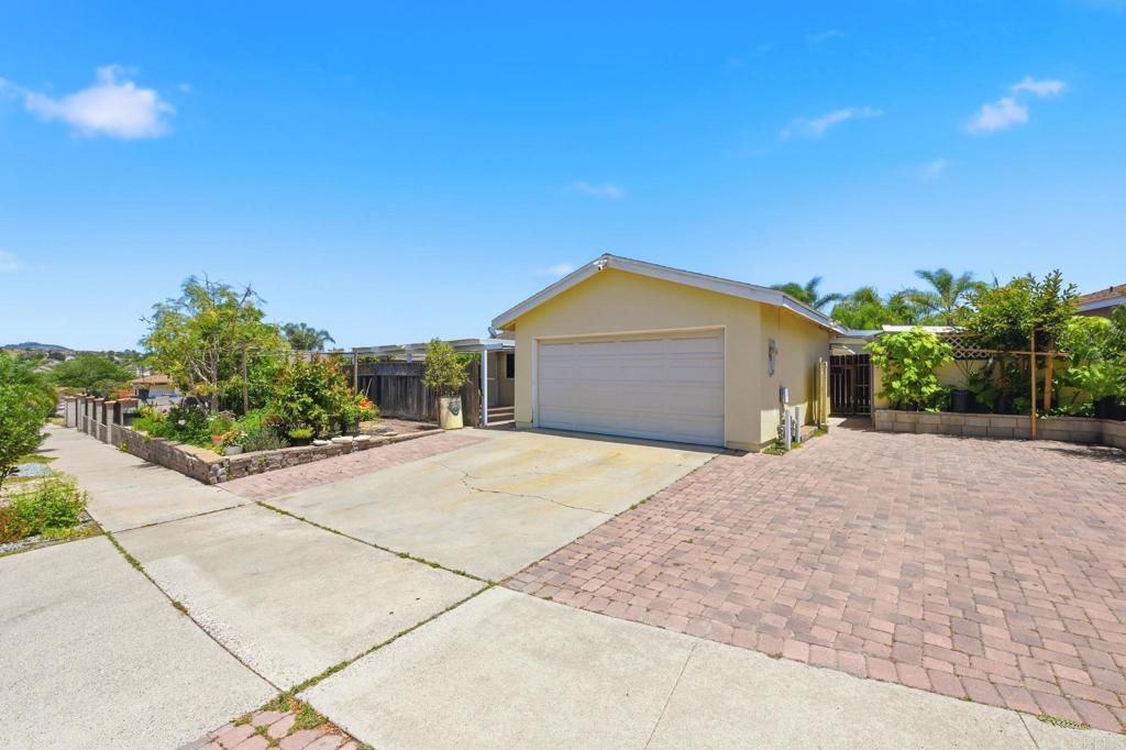 Image 2 of property listing at 656 Parker Street, Oceanside, CA 92057