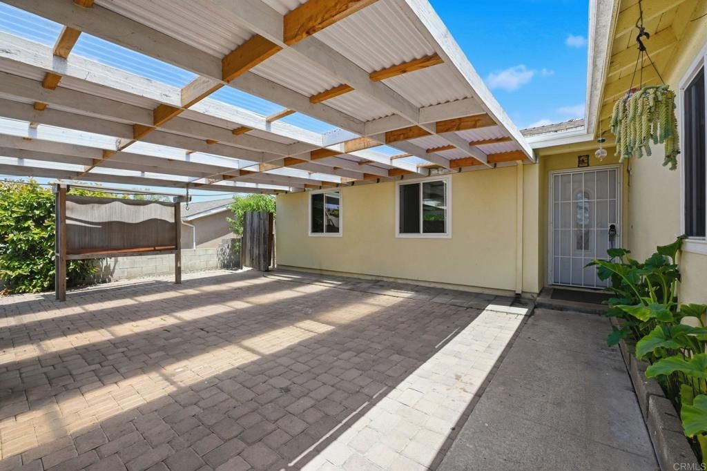 Image 3 of property listing at 656 Parker Street, Oceanside, CA 92057