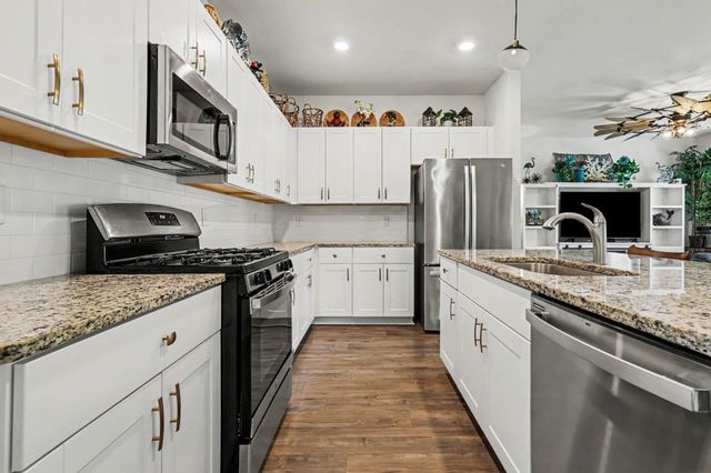 630 Watercliff Dr., Longs, SC 29568