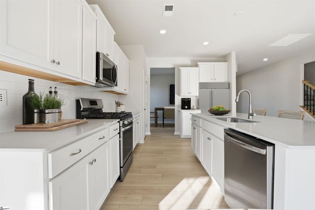 738 N Iron Hill Street, Boiling Springs, SC 29316
