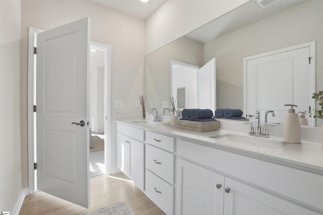 738 N Iron Hill Street, Boiling Springs, SC 29316