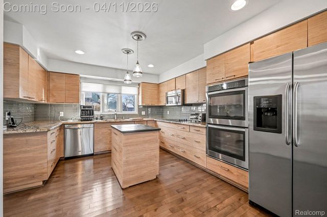 5950 Pinetree Drive, West Bloomfield Charter Township, MI 48322