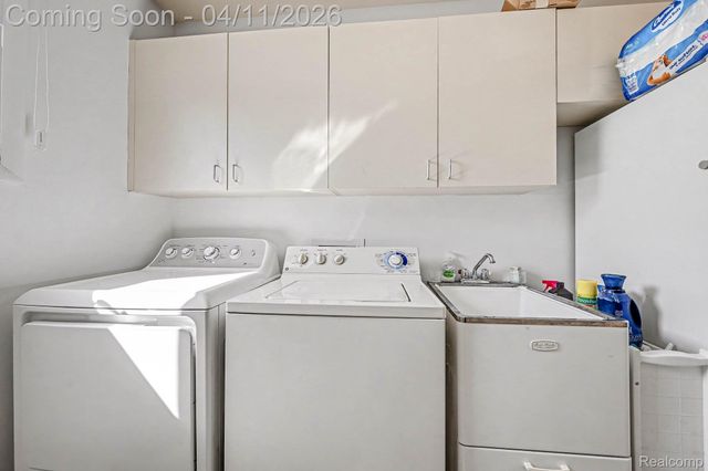 5950 Pinetree Drive, West Bloomfield Charter Township, MI 48322