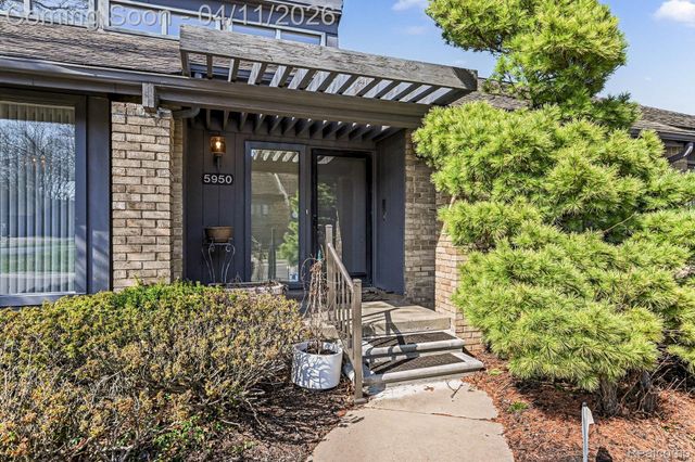 5950 Pinetree Drive, West Bloomfield Charter Township, MI 48322