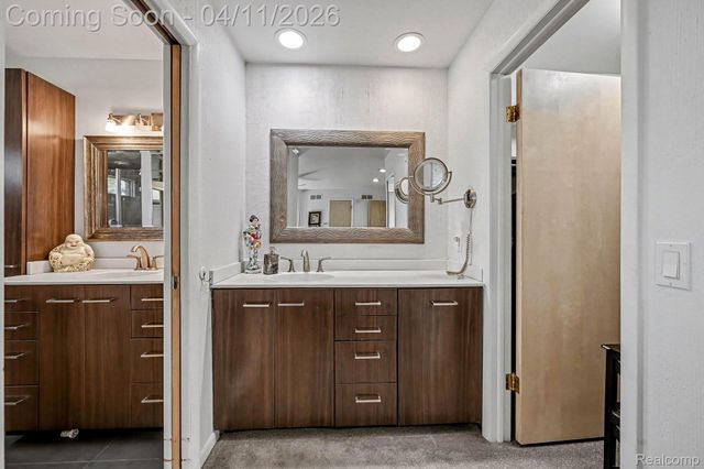 5950 Pinetree Drive, West Bloomfield Charter Township, MI 48322