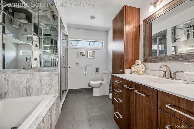 5950 Pinetree Drive, West Bloomfield Charter Township, MI 48322