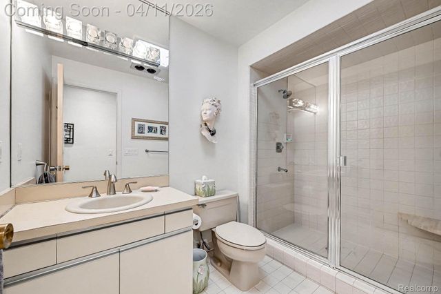 5950 Pinetree Drive, West Bloomfield Charter Township, MI 48322