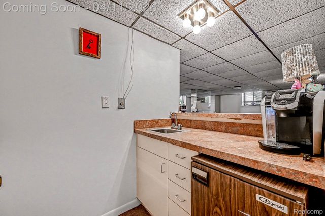 5950 Pinetree Drive, West Bloomfield Charter Township, MI 48322