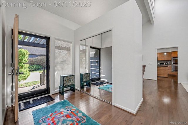 5950 Pinetree Drive, West Bloomfield Charter Township, MI 48322