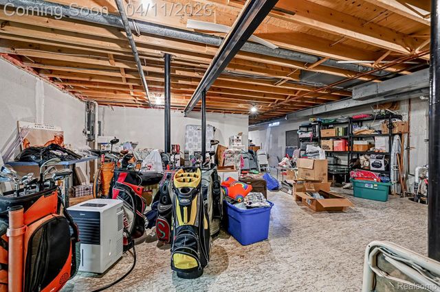 5950 Pinetree Drive, West Bloomfield Charter Township, MI 48322