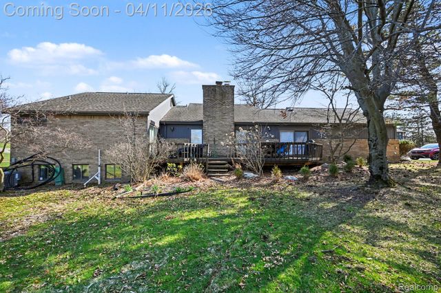 5950 Pinetree Drive, West Bloomfield Charter Township, MI 48322