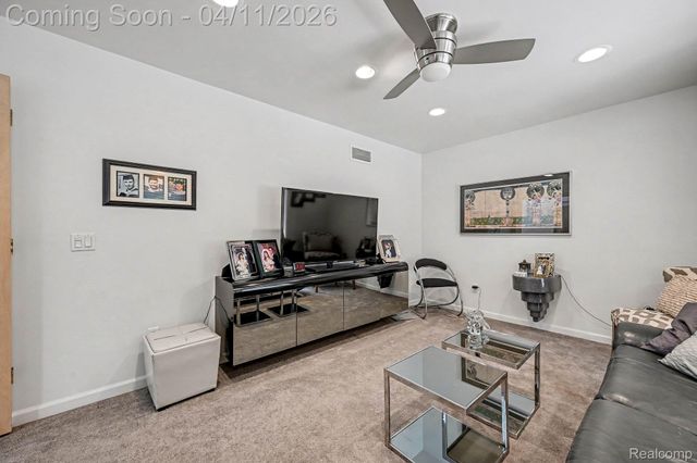 5950 Pinetree Drive, West Bloomfield Charter Township, MI 48322