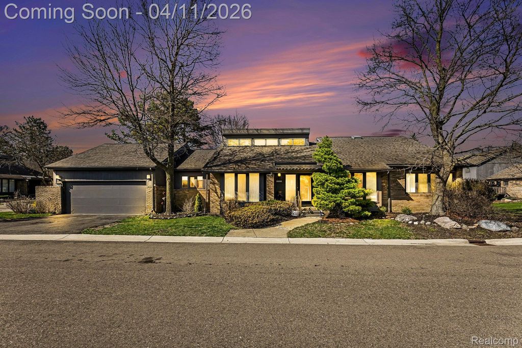 5950 Pinetree Drive, West Bloomfield Charter Township, MI 48322