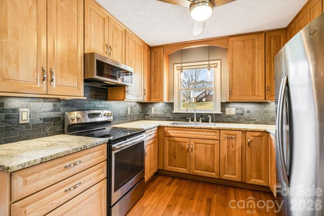 20 Ridge Cross Road, Asheville, NC 28805