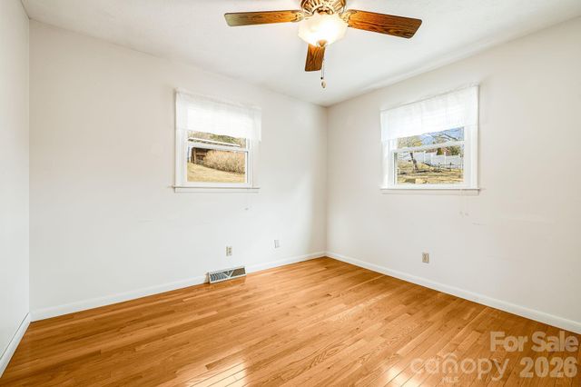 20 Ridge Cross Road, Asheville, NC 28805