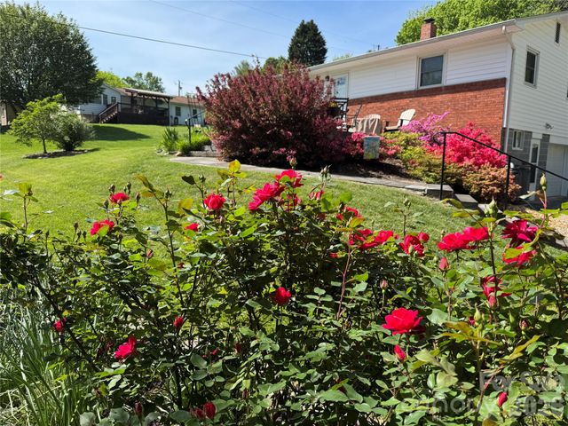 20 Ridge Cross Road, Asheville, NC 28805