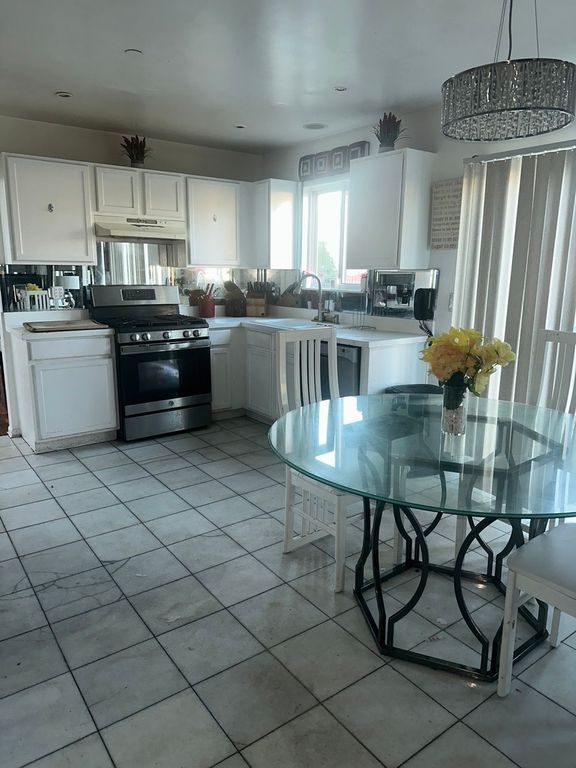 Image 3 of property listing at Address unavailable.