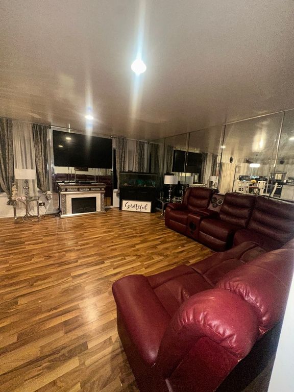 Image 5 of property listing at Address unavailable.