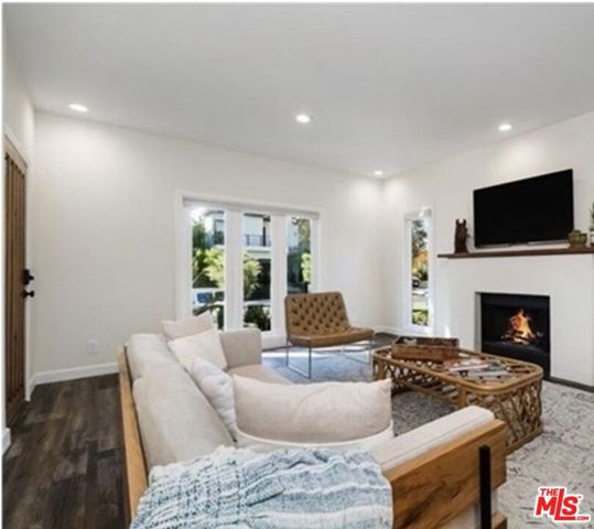 816 N Mansfield Avenue, Los Angeles, CA 90038