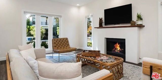 816 N Mansfield Avenue, Los Angeles, CA 90038