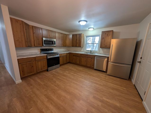 514 NE 11th Ave, Minot, ND 58703