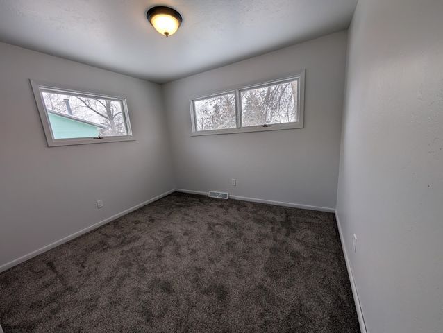 514 NE 11th Ave, Minot, ND 58703