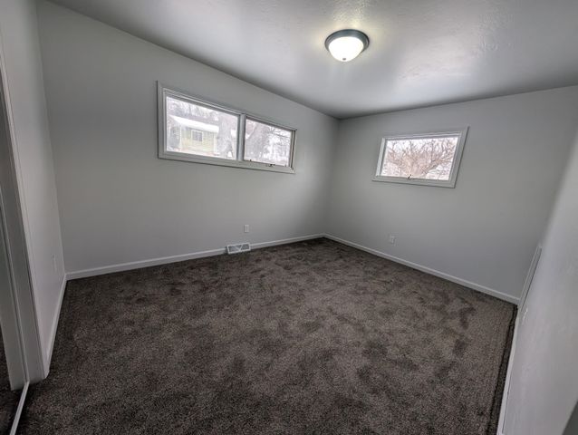 514 NE 11th Ave, Minot, ND 58703