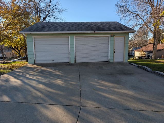 514 NE 11th Ave, Minot, ND 58703