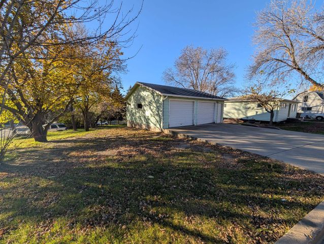 514 NE 11th Ave, Minot, ND 58703