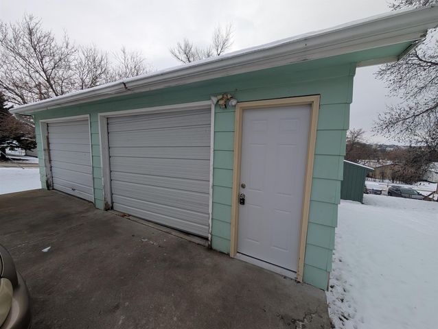 514 NE 11th Ave, Minot, ND 58703