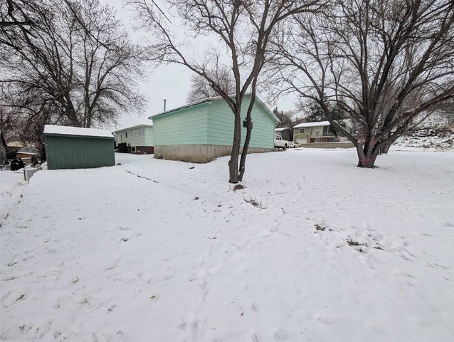 514 NE 11th Ave, Minot, ND 58703