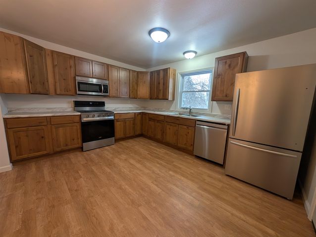 514 NE 11th Ave, Minot, ND 58703